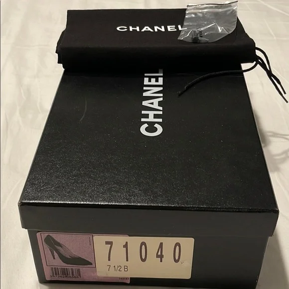 CHANEL Black suede pumps with leather toe size 7.5 - Picture 6 of 6